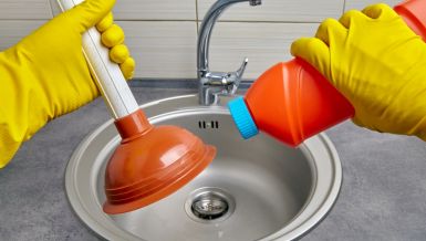 Zapušena sudopera je prava noćna mora: Da ne biste osedeli čekajući vodoinstalatera, otpušite je sami sredstvom za higijenu
