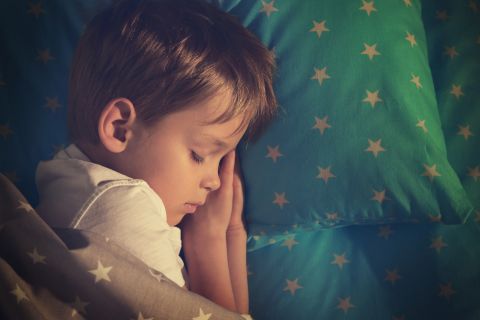U kom uzarstu dete treba da počne da spava u krevetu? Krevetac je važan do ove godine 