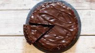 MALE TAJNE VELIKIH KUVARA: Čokoladni kolač gotov za manje od 5 minuta (RECEPT)