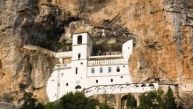 ŠTA treba poneti NA OSTROG: OVO je najvažnije PRILIKOM posete manastiru, a po povratku nikako NE PRAVITE NAJVEĆU GREŠKU