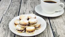 1725957376_2967459_stockphototraditionalserbianhomemadevanillacookieswithjamvanilicepntheplatewithcupofcoffein1676943703_ff.jpg