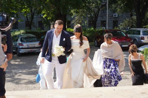 UDALA SE DRAGANA KOSJERINA: Mlada zablistala u beloj venčanici