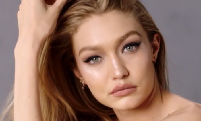 1710415704_Gigi_Hadid_Maybelline_Director_Cut_2_-cropped-.png